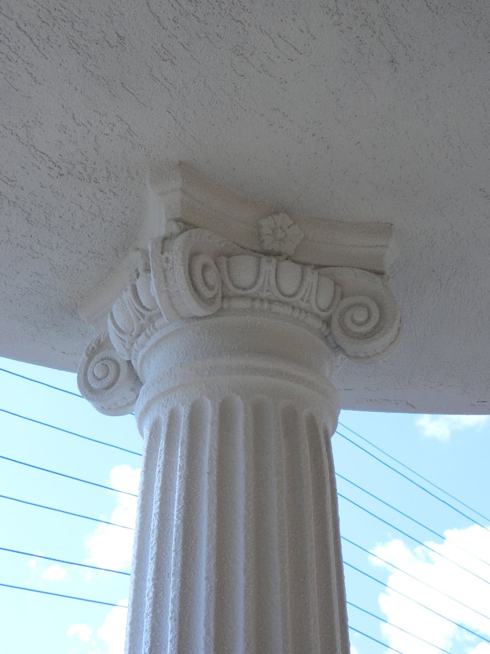 1620675415_24-p-dekorativnie-kolonni-v-interere-foto-24