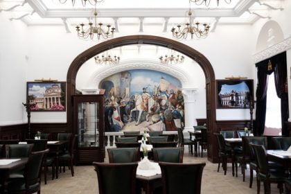 Майстерня гіпсової ліпнини